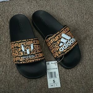 Adidas Adilette Shower Messi Slide Sandals Kids size 5 Youth